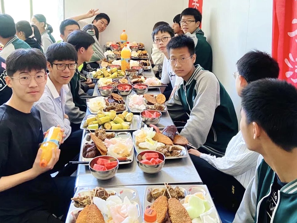 校园聚餐